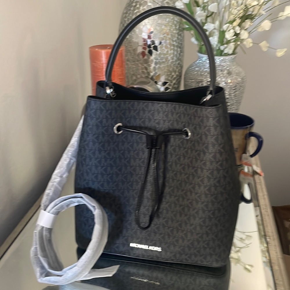 Michael Kors Large Bucket Messenger